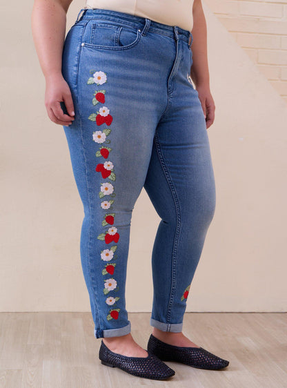 Jeans mom de tiro alto Strawberry Shortcake talla plus