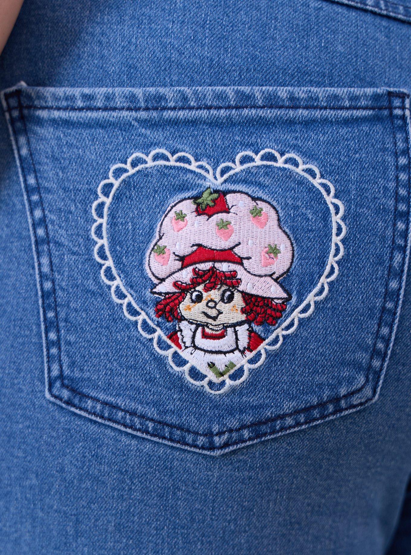 Jeans mom de tiro alto Strawberry Shortcake talla plus