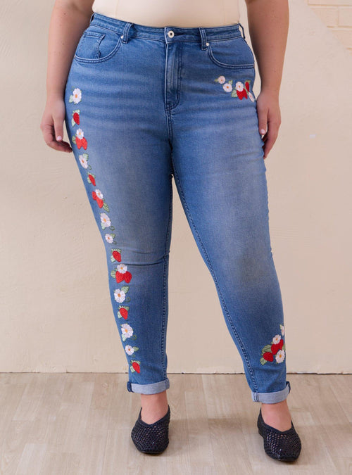 Jeans mom de tiro alto Strawberry Shortcake talla plus