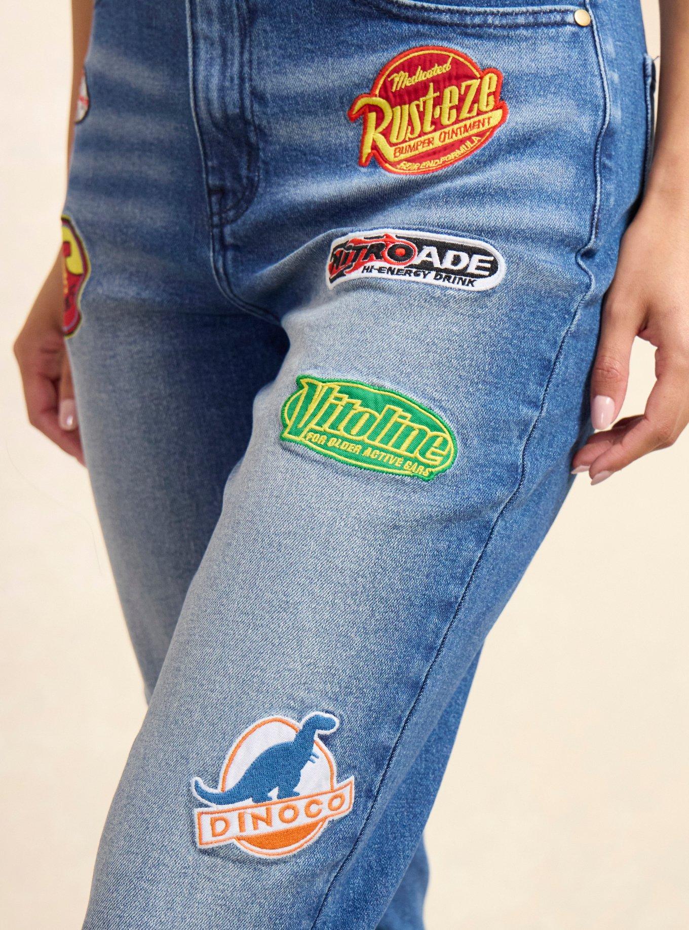Jeans Mom de Tiro Alto Disney Pixar Cars con Parches