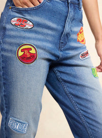 Jeans Mom de Tiro Alto Disney Pixar Cars con Parches