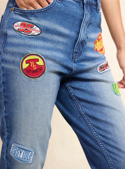 Jeans Mom de Tiro Alto Disney Pixar Cars con Parches