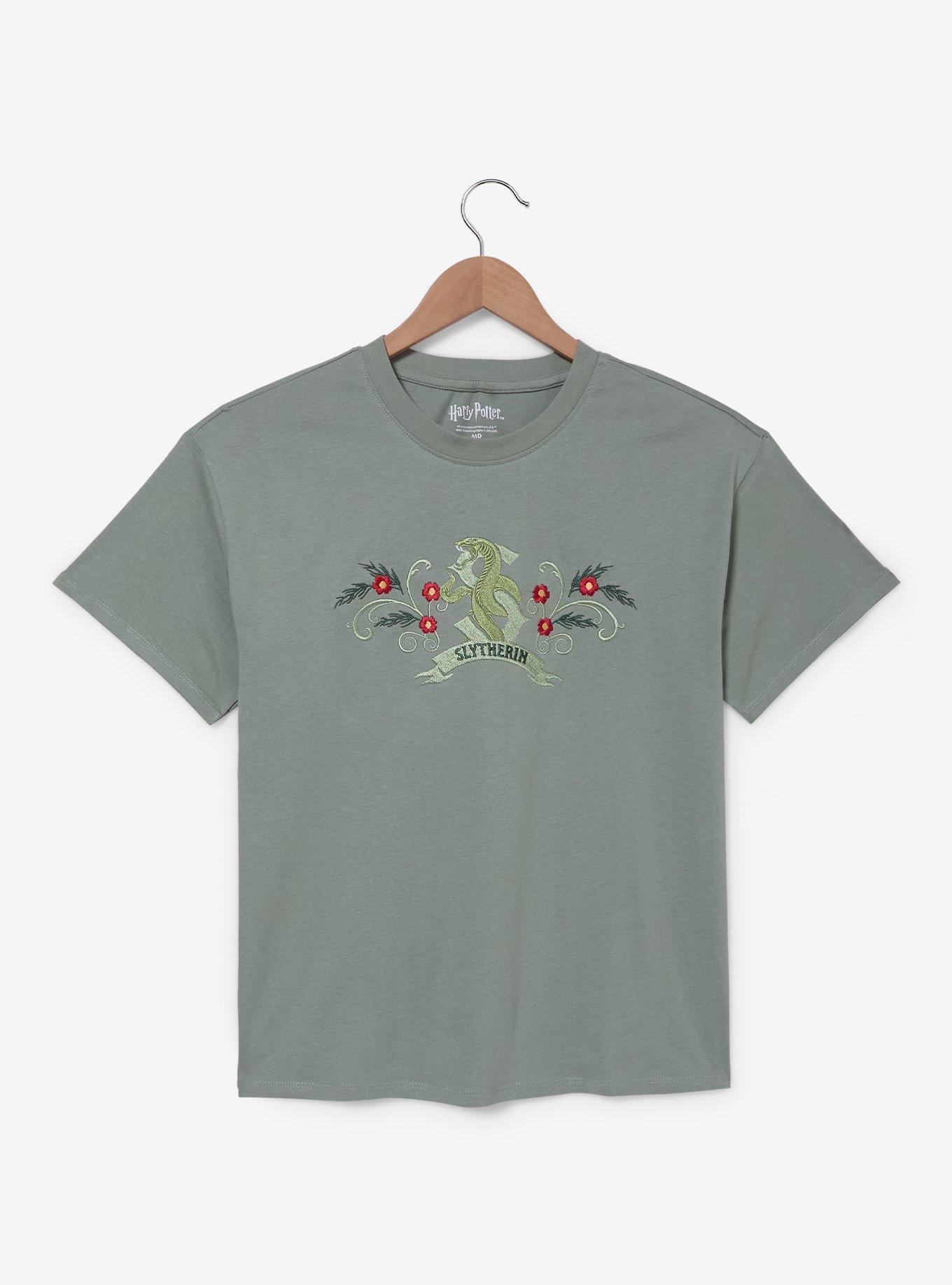 Polera bordada de flores de Slytherin