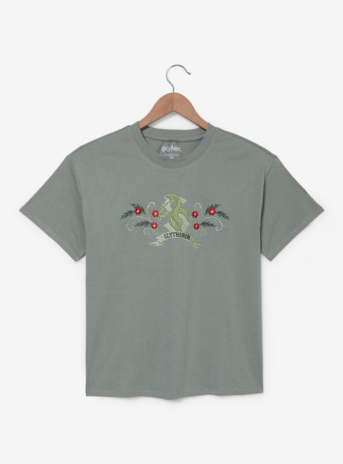 Polera bordada de flores de Slytherin