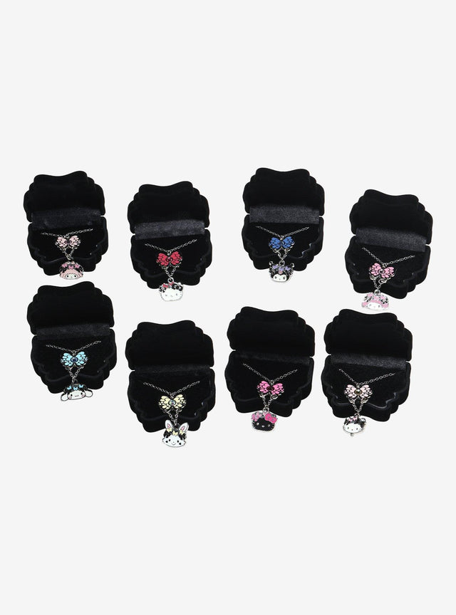 Collar sorpresa Sanrio con dije de mariposa