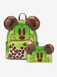 Billetera Loungefly de Mickey Mouse con diseño de té verde y boba
