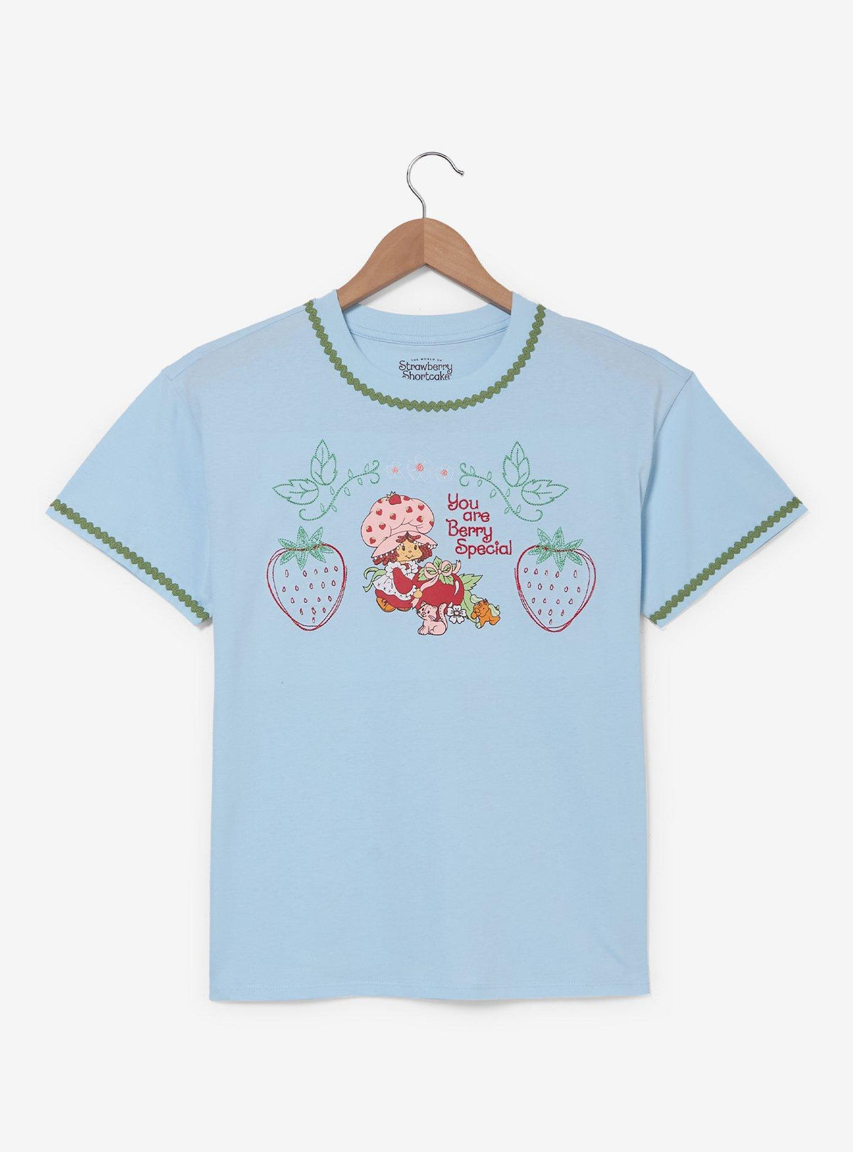 Polera de mujer Strawberry Shortcake con bordado de frutillas