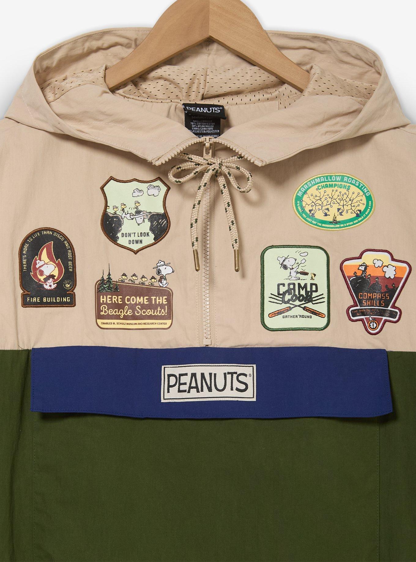 Cortaviento Peanuts Beagle Scouts con insignias