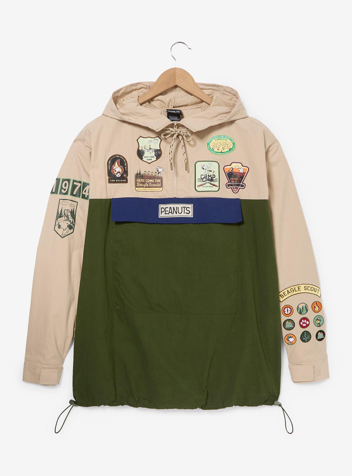 Cortaviento Peanuts Beagle Scouts con insignias
