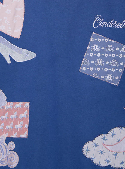 Polerón de Cinderella con parches e íconos bordados