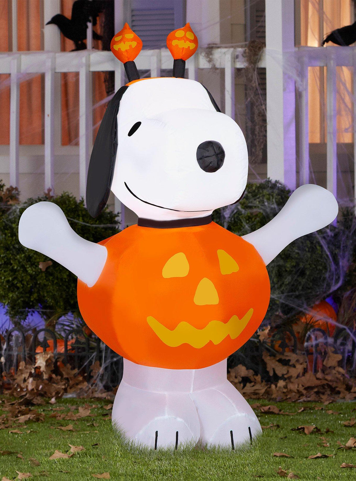 Snoopy inflable con disfraz de calabaza