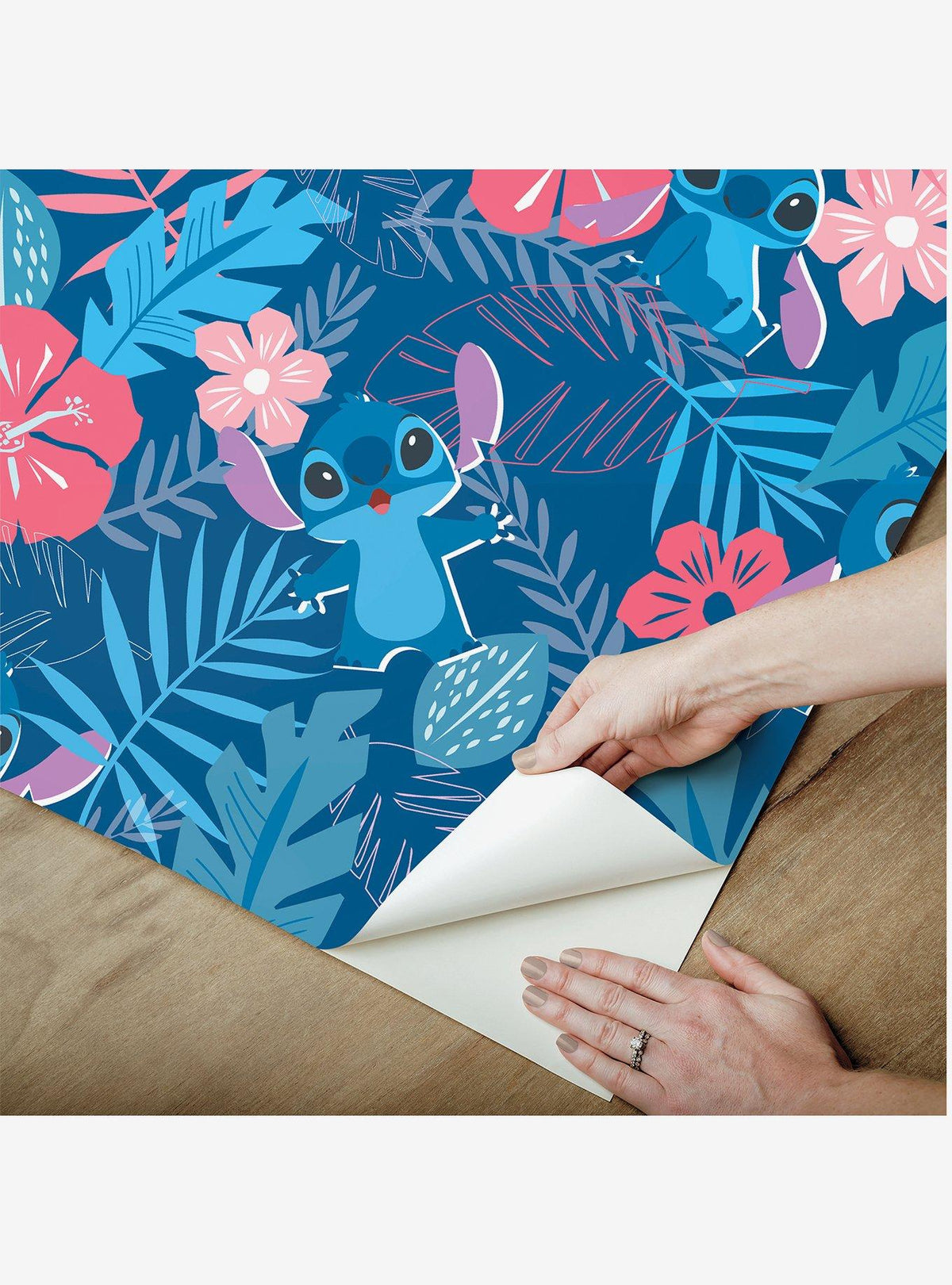 Papel mural autoadhesivo Disney Stitch flores tropicales