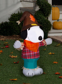 Snoopy inflable con camisa a cuadros