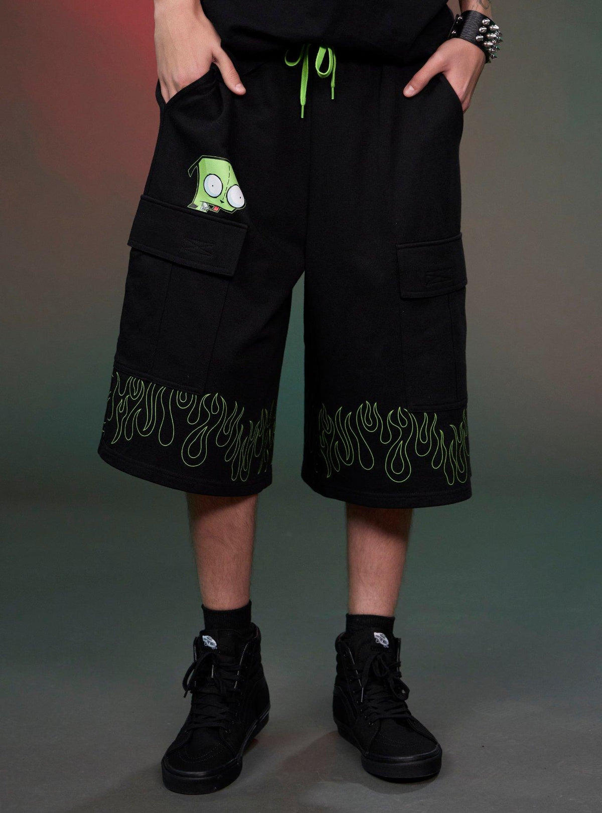 Short cargo de descanso Invader Zim con GIR