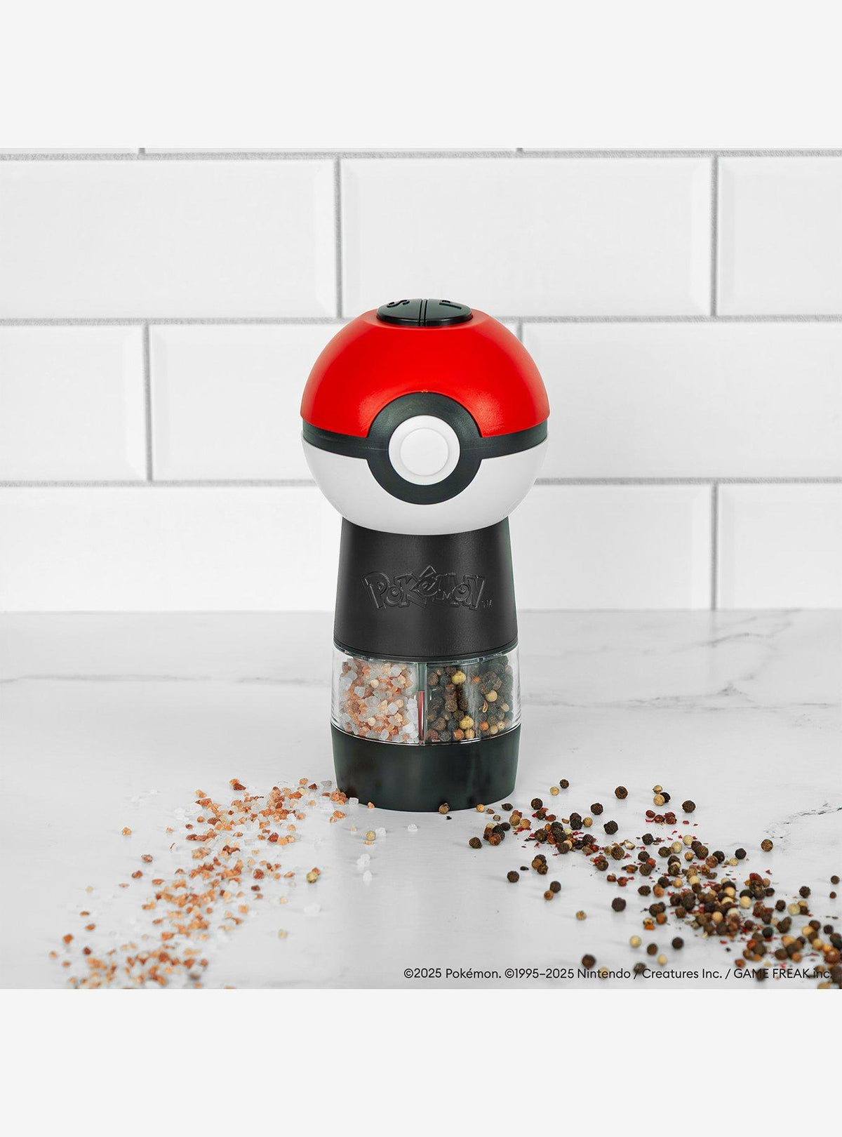 Molino eléctrico de sal y pimienta Poké Ball
