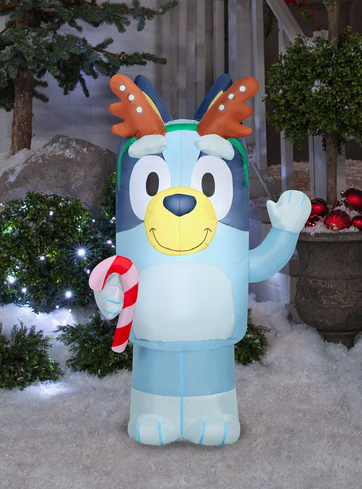 Inflable navideño de Bluey con astas y bastón de caramelo