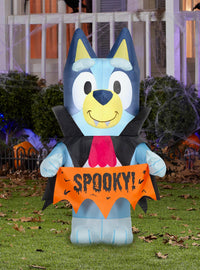 Inflable de Bluey con disfraz de vampiro