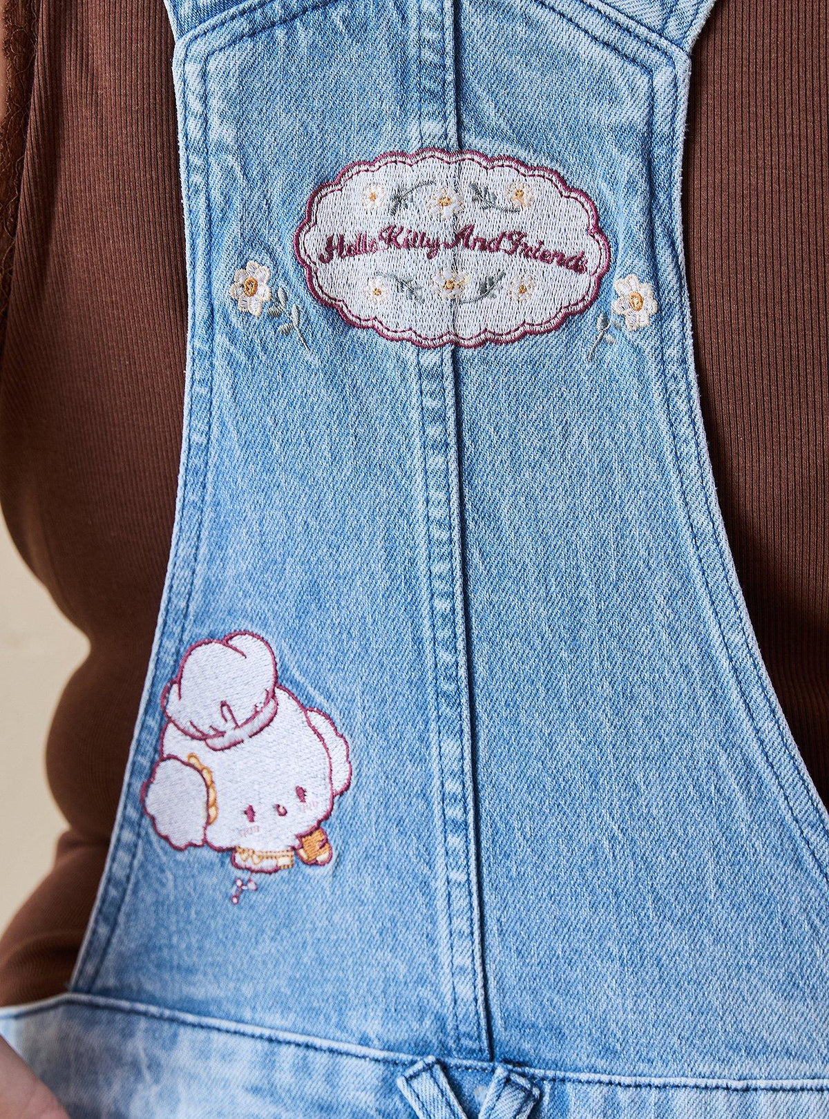 Jardinera corta Sanrio Hello Kitty & Friends, talla grande