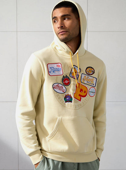 Polerón con insignias bordadas de Pokémon