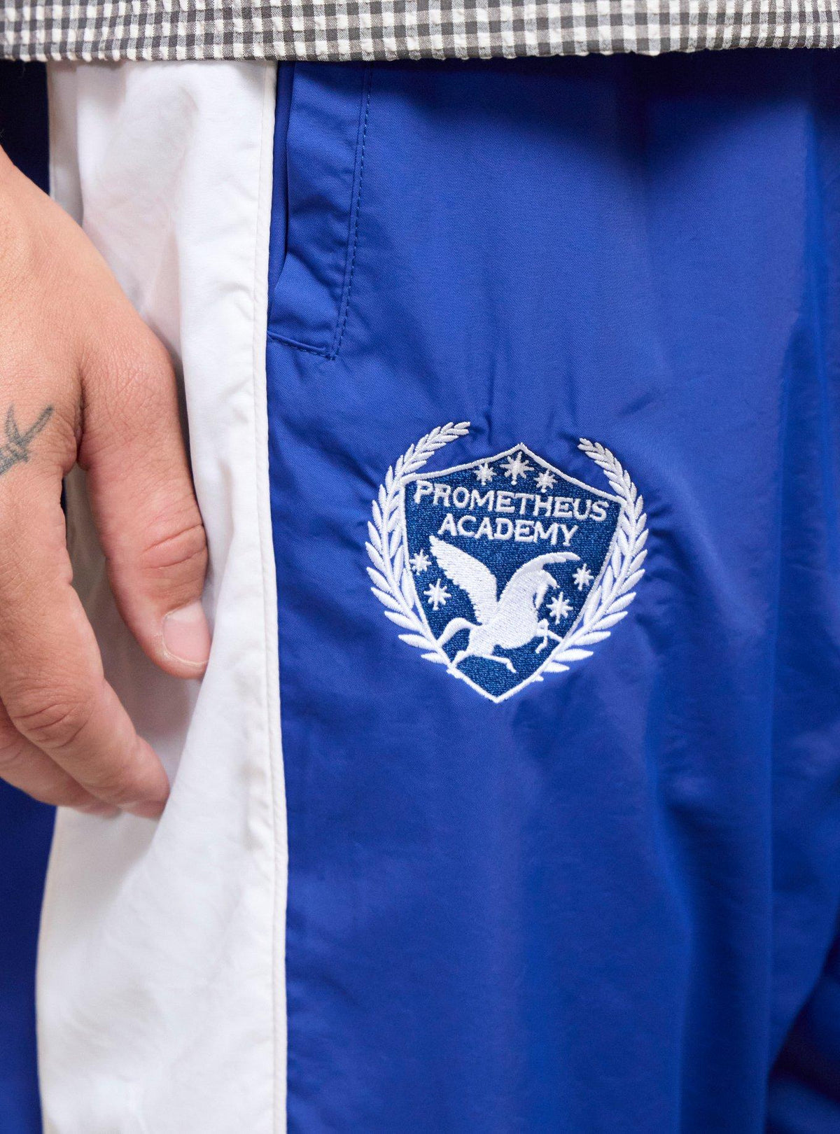 Jogger deportivo con insignias de Hércules Disney