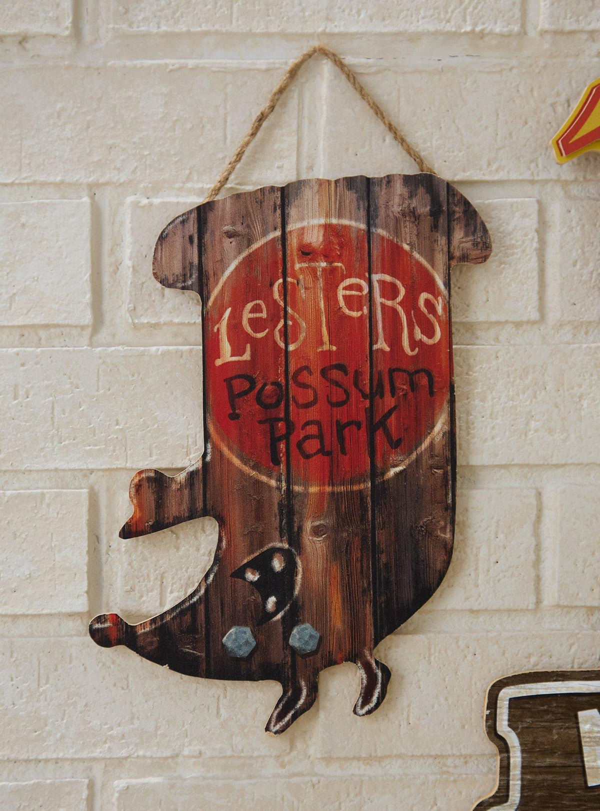 Letrero mural Lester's Possum Park de A Goofy Movie