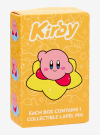 Pin esmaltado blind box de Kirby entre nubes