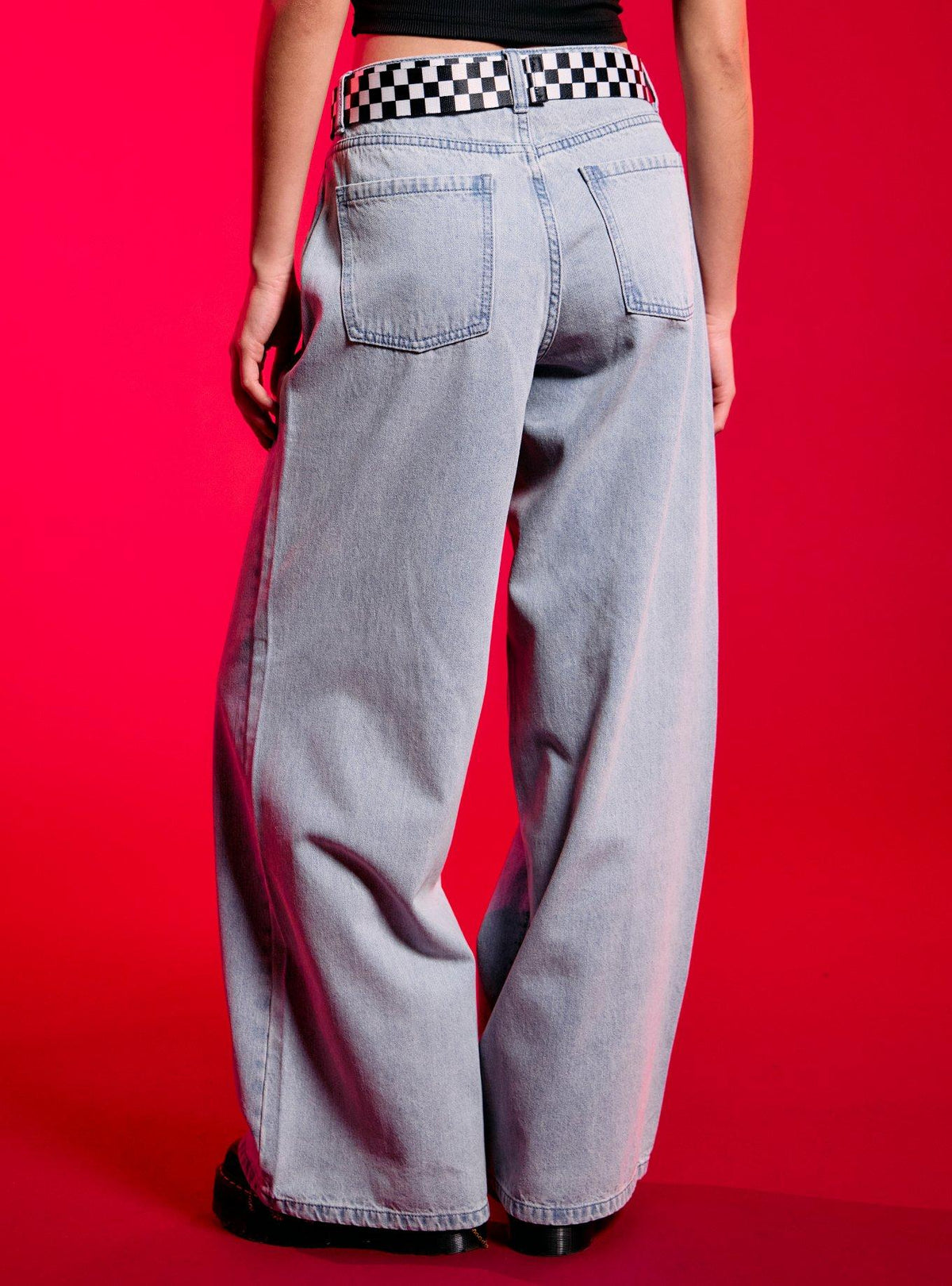 Jeans de pierna ancha Teen Titans con cinturón