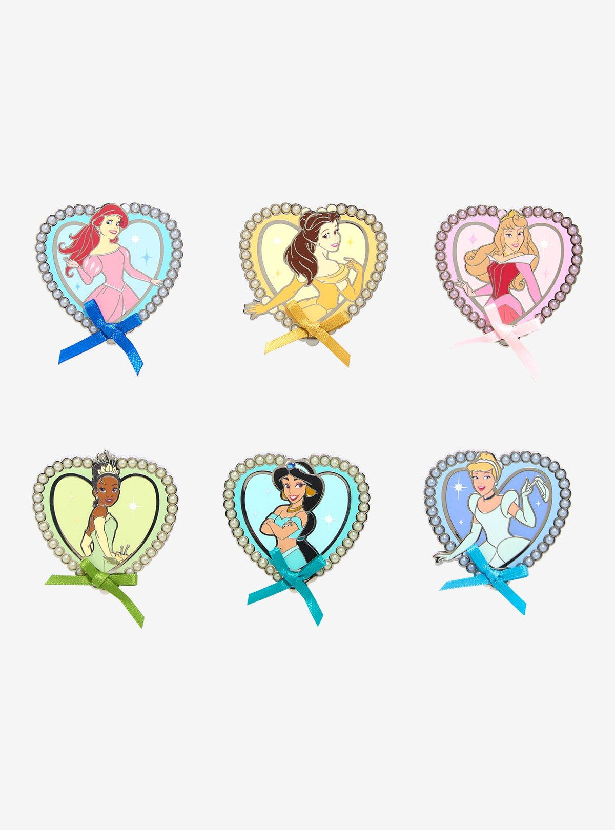Pin sorpresa esmaltado Disney Princess: retratos en corazones