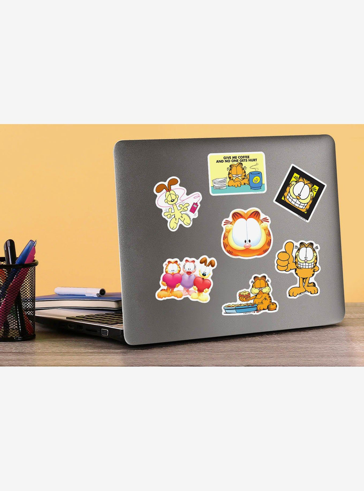 Pack de 100 stickers variados de Garfield