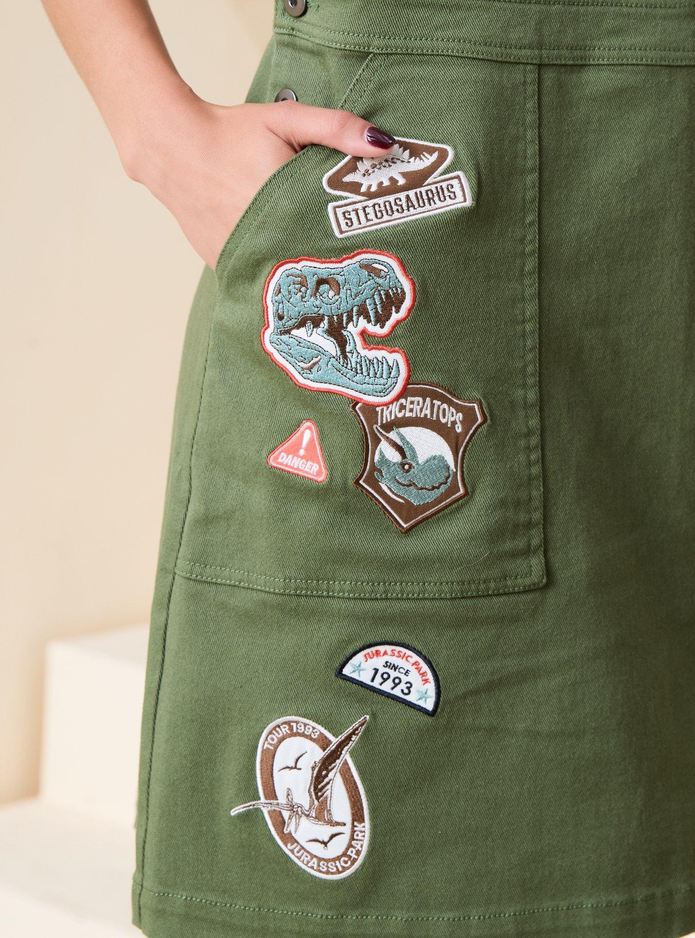 Vestido jardinera Jurassic Park con parches bordados