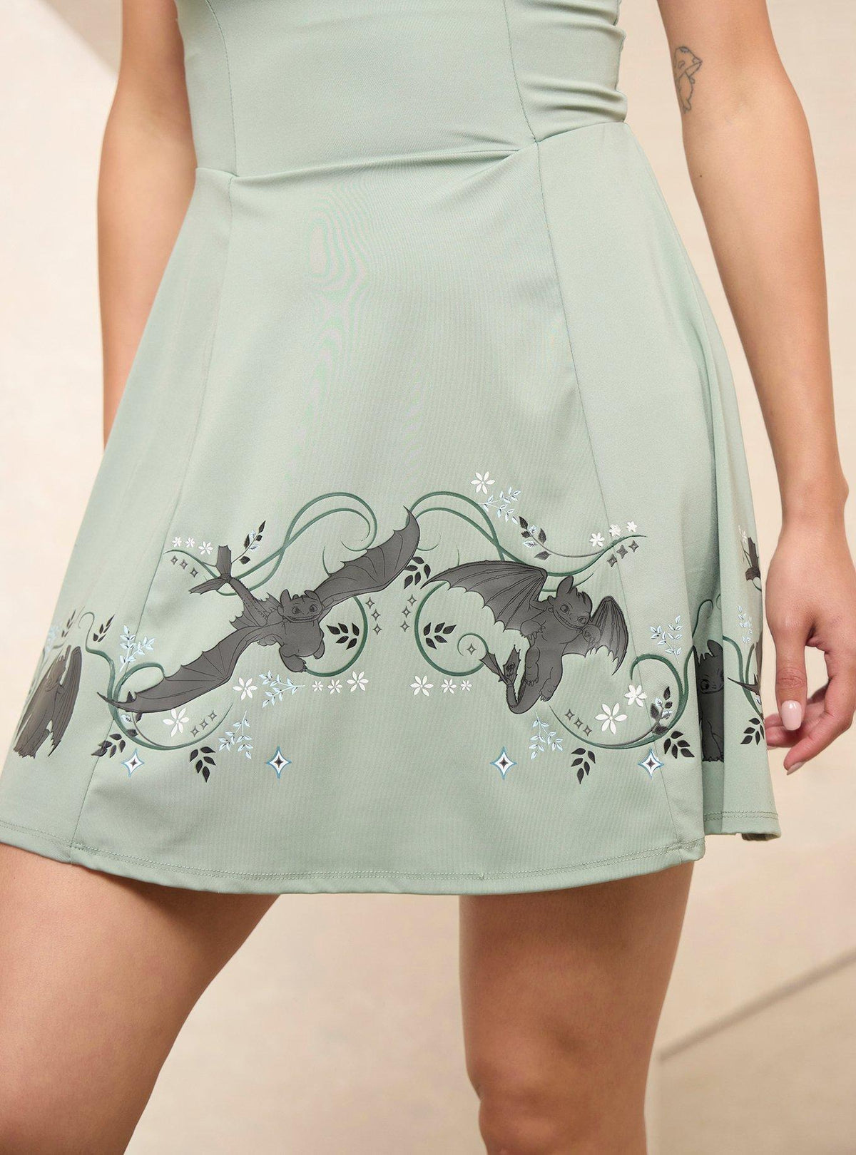 Vestido deportivo floral Toothless – How to Train Your Dragon