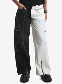 Jeans bicolor con diseño dividido y tiras con ojales