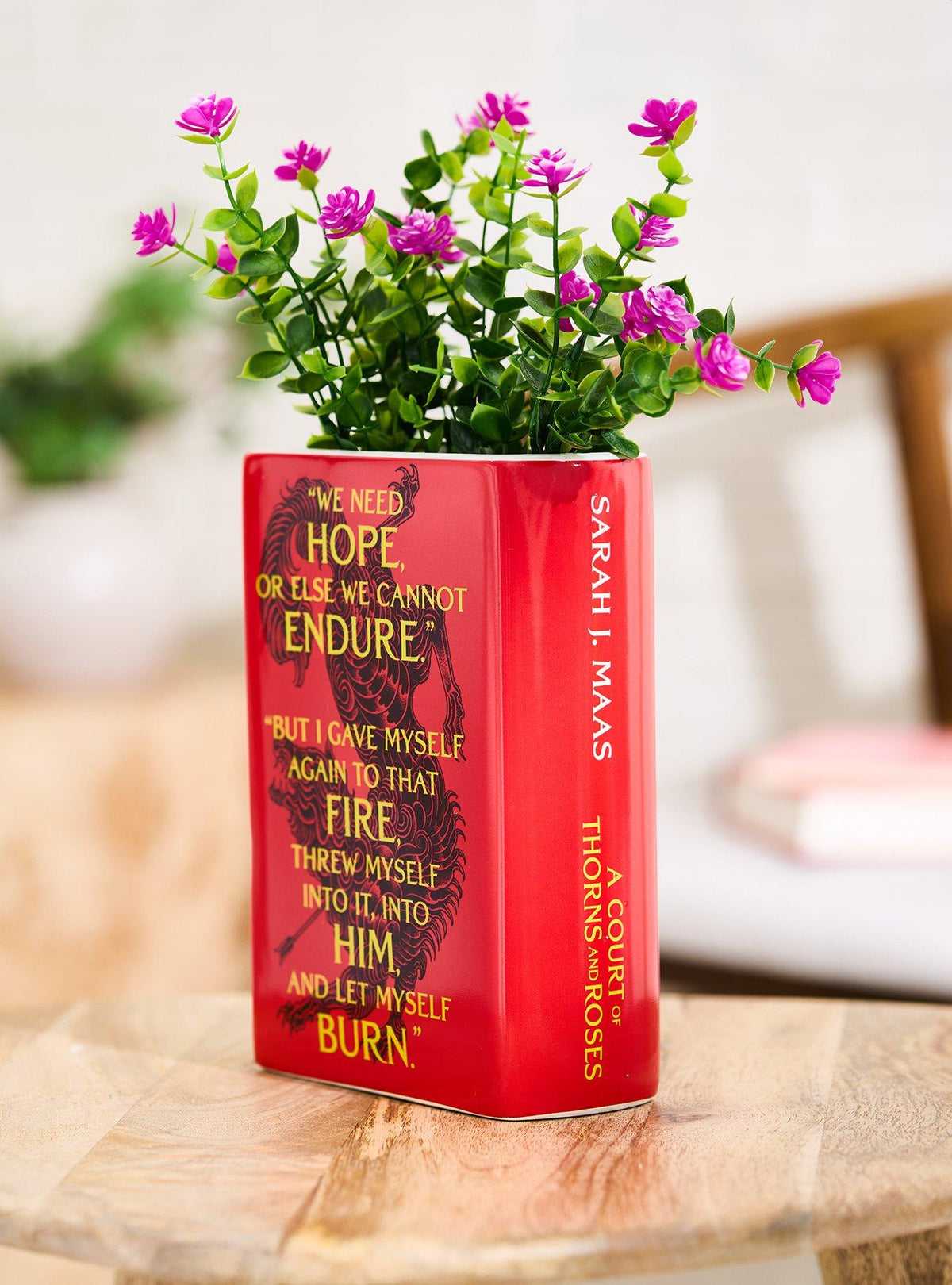 Florero con forma de libro A Court of Thorns and Roses