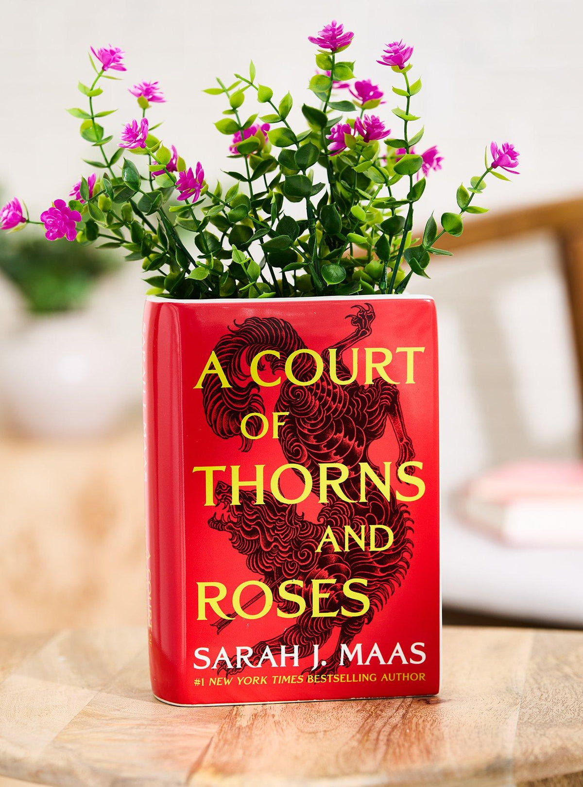 Florero con forma de libro A Court of Thorns and Roses