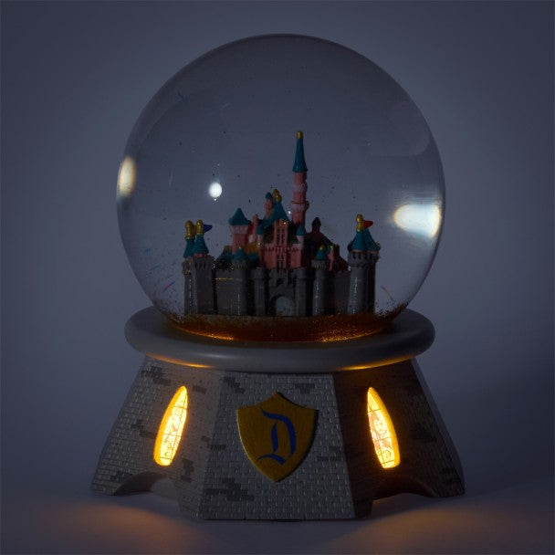 Globo de nieve iluminado del Castillo de la Bella Durmiente