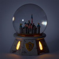 Globo de nieve iluminado del Castillo de la Bella Durmiente