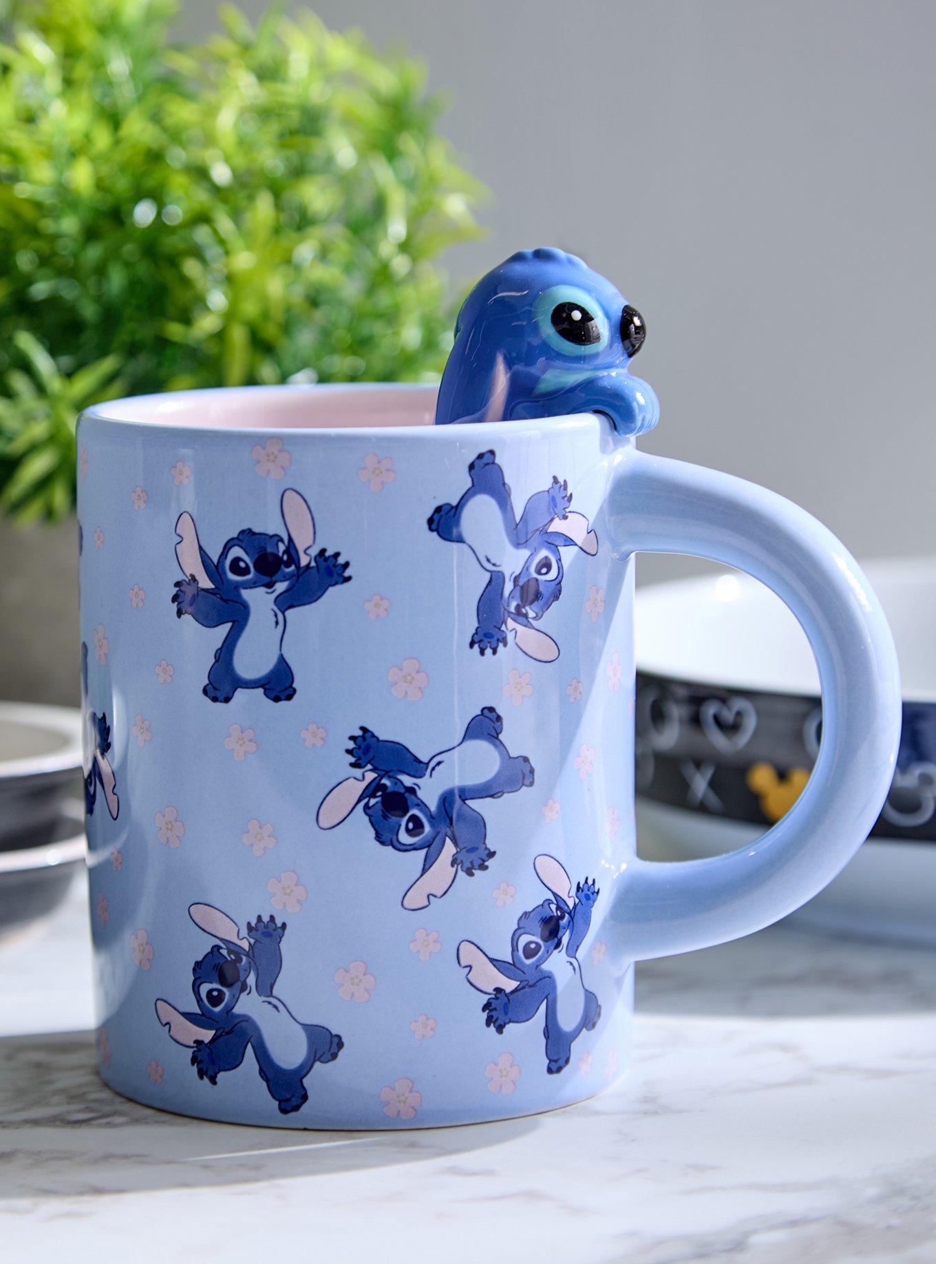 Taza floral de Stitch con adorno asomado