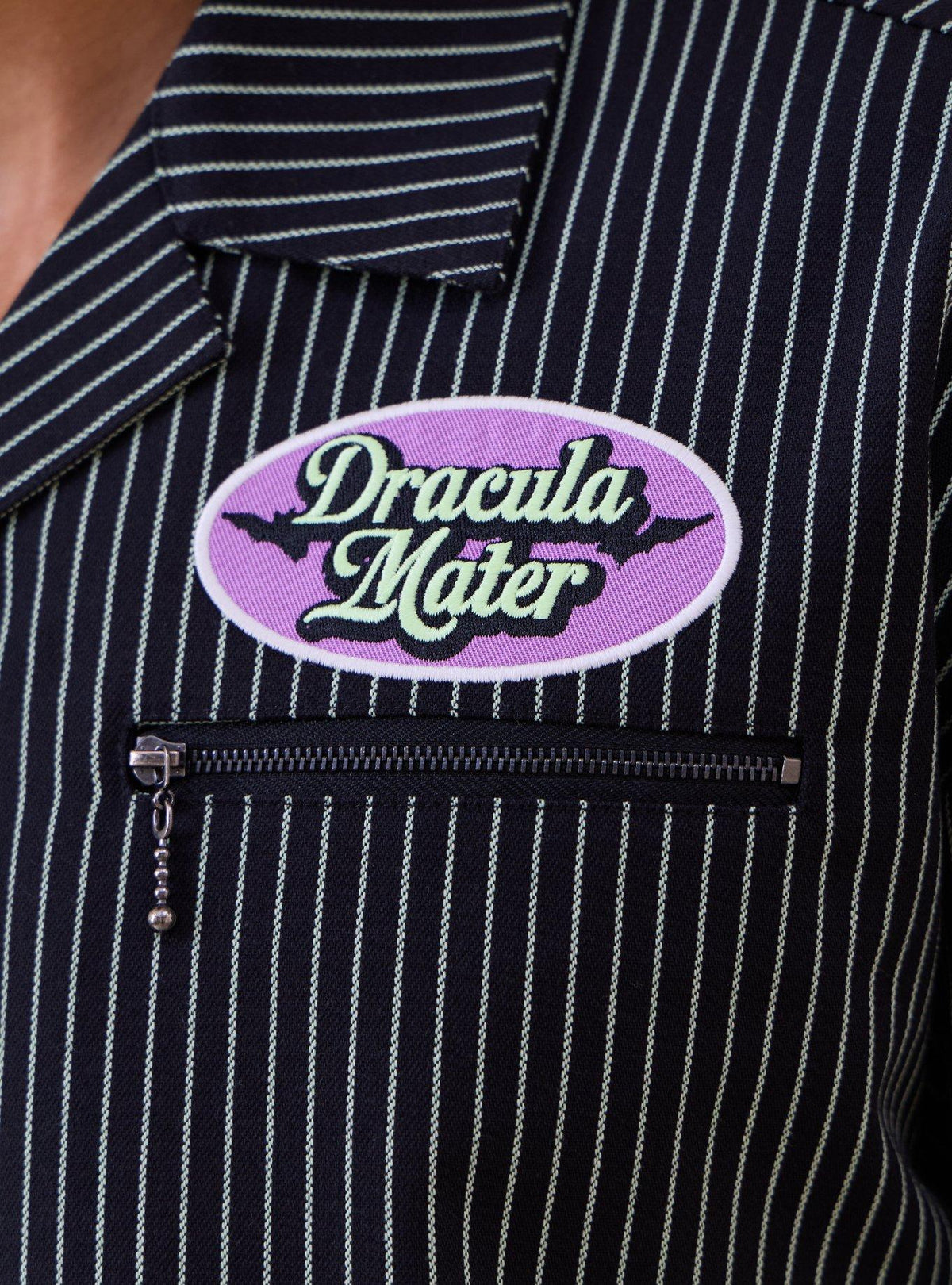 Polera tejida a rayas de Dracula Mater