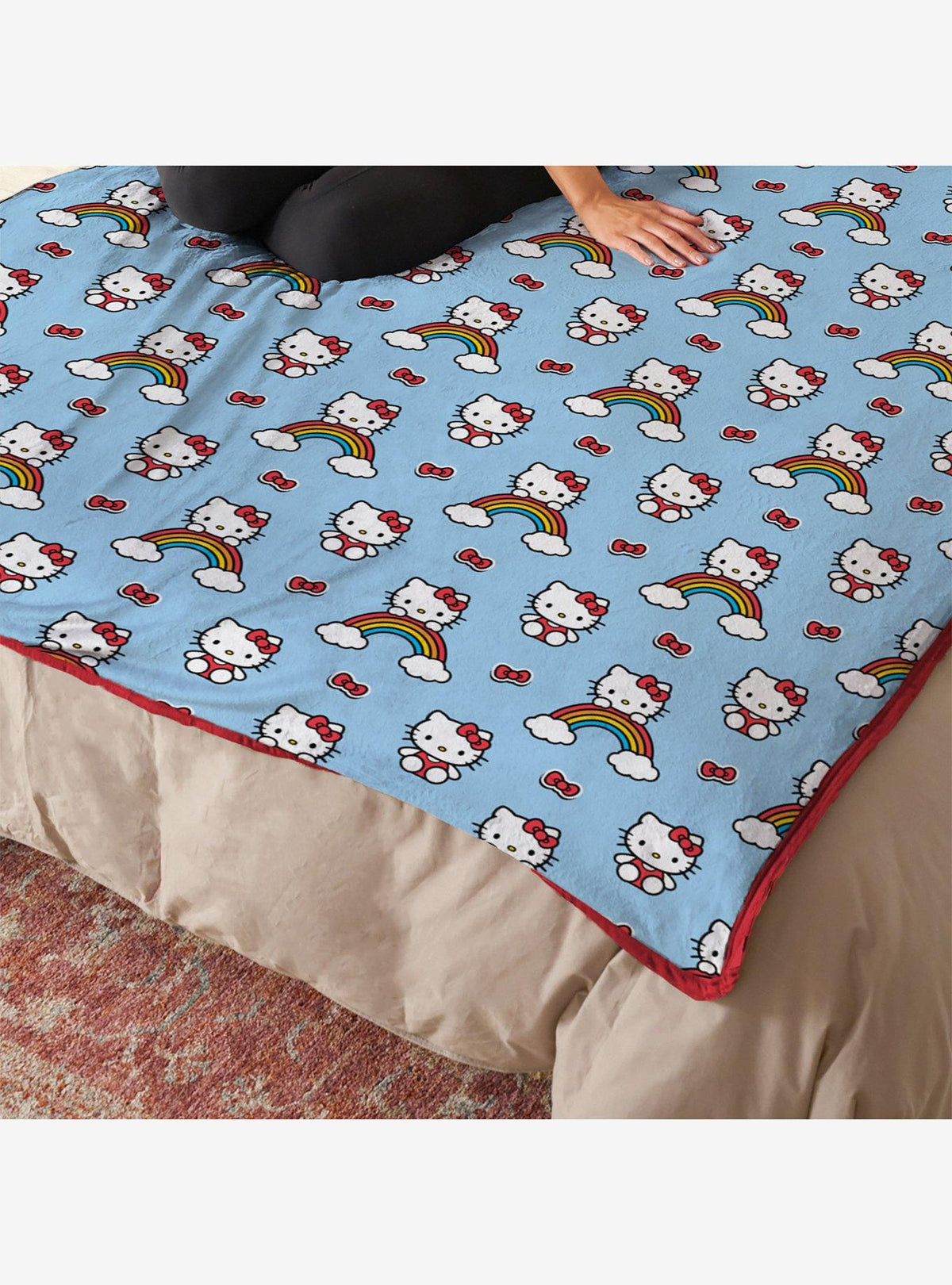 Manta Hello Kitty con nubes y lazos de 228,6 x 228,6 cm