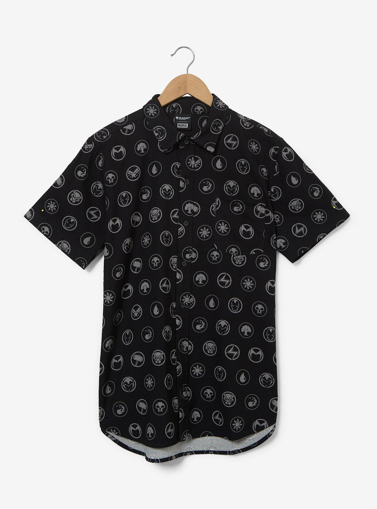 Camisa Magic: The Gathering x Marvel con estampado integral