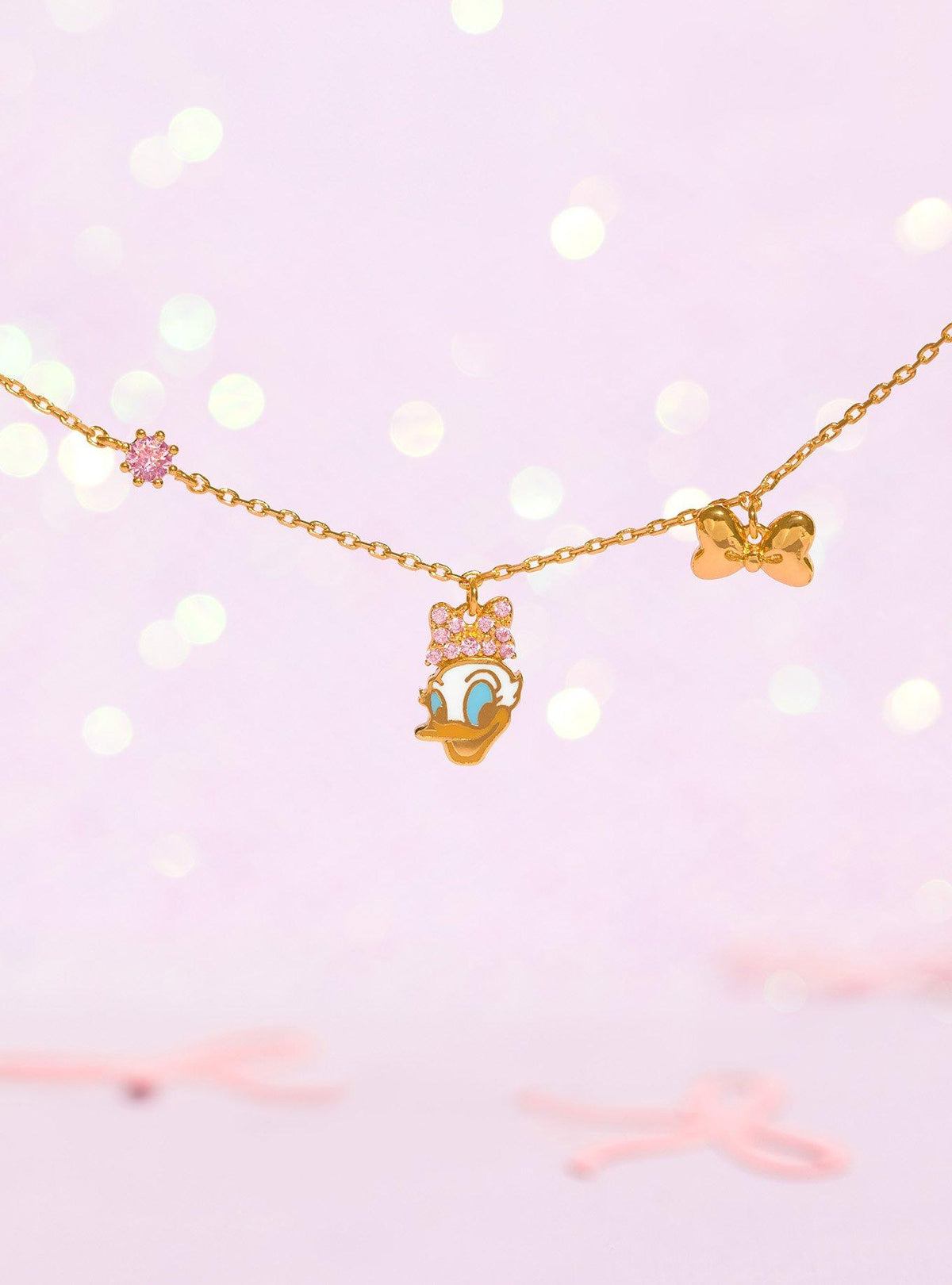 Collar con dije de Daisy Duck