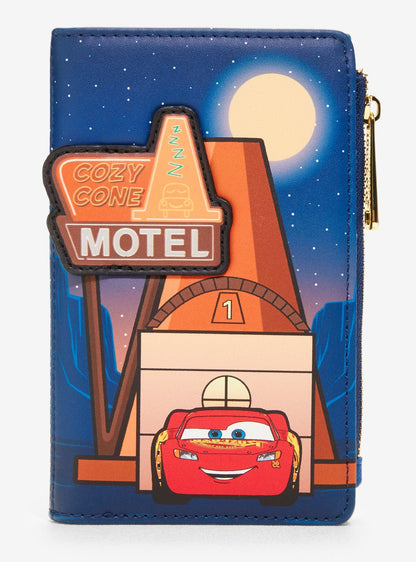 Billetera Disney Pixar Cars Cozy Cone Motel fosforescente