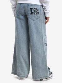 Jeans pierna ancha Dandadan con Momo y Okarun
