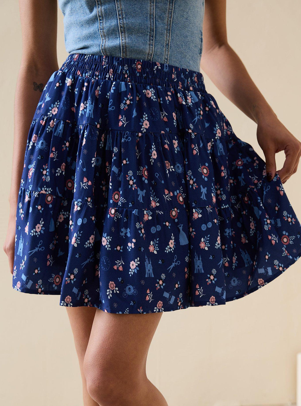 Falda midi escalonada con estampado de Cinderella