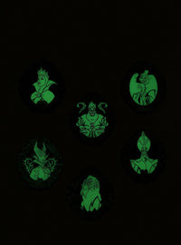 Pin sorpresa Disney Villains que brilla en la oscuridad