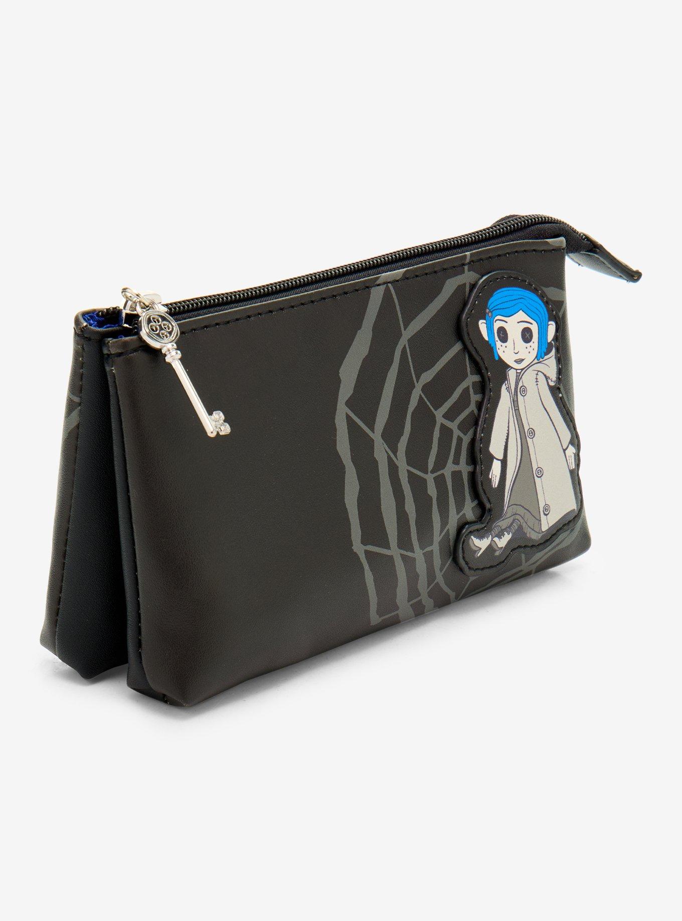 Cosmetiquero de Coraline con diseño de muñeca