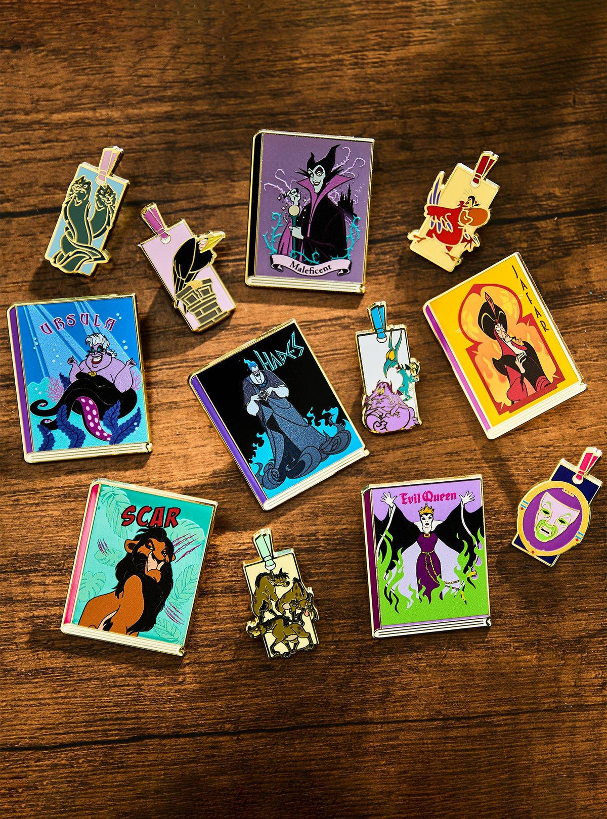 Set sorpresa de pines esmaltados de villanos Disney