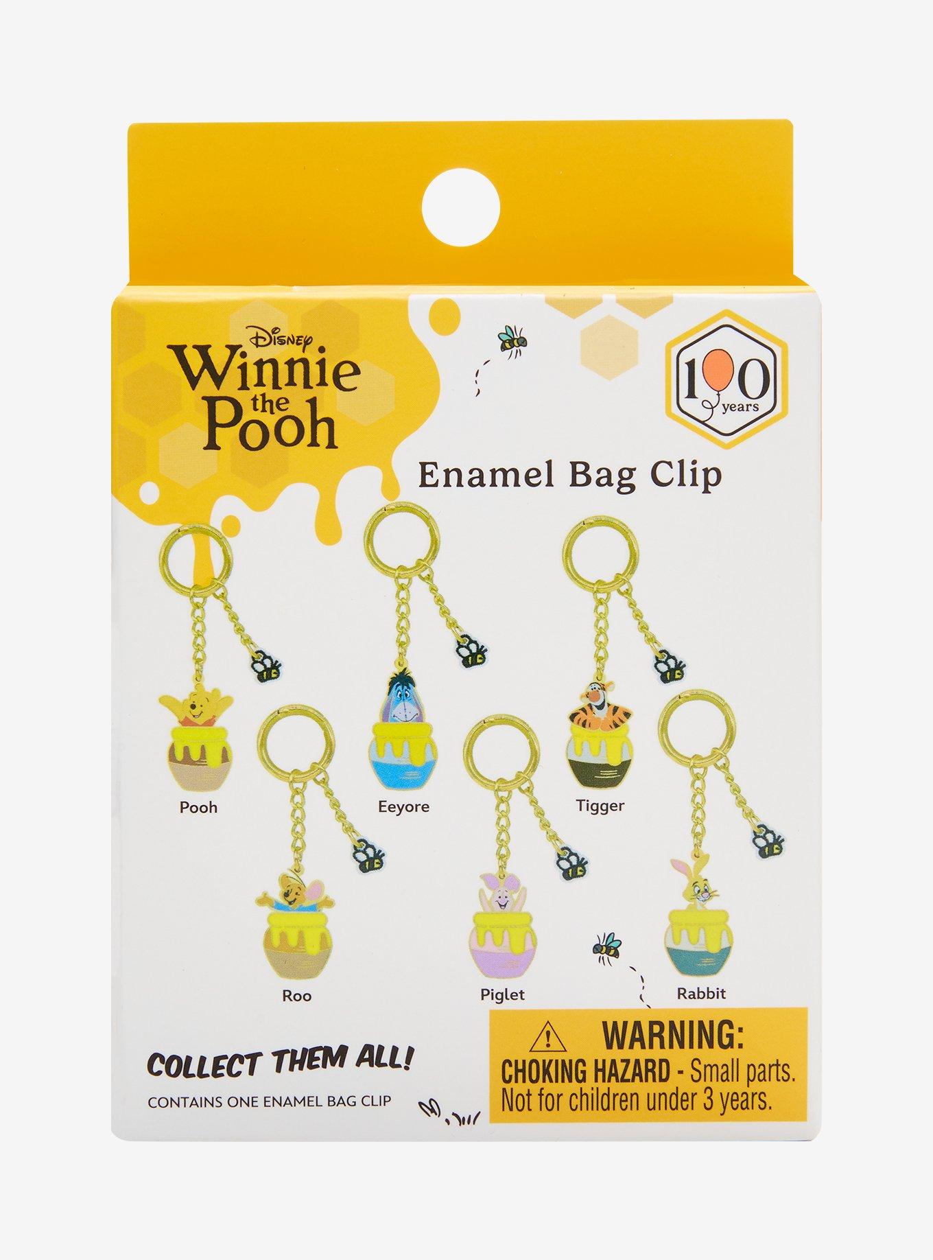 Llavero esmaltado de Winnie the Pooh en caja sorpresa