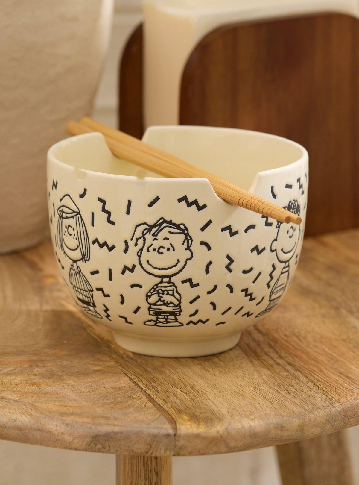 Tazón de ramen Peanuts con palillos