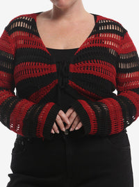 Bolero tejido de rayas rojas y negras con estrellas